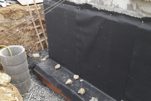 Building tar insulation